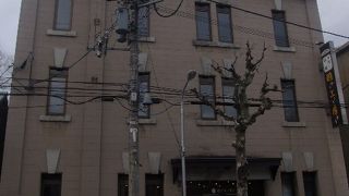 市内でも数少ない、純石造の歴史的建造物です