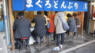 メニューはマグロ丼のみです