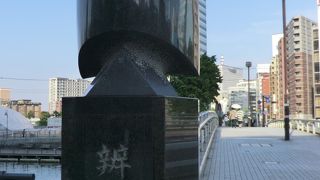 近代技術の象徴「鉄道」の表玄関に架かる横浜の顔