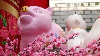 にぎやかなショッピングセンター。