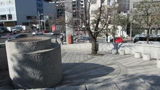 不思議なモニュメントが見られます