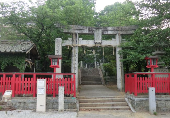赤間宿の一角に佇む須賀神社