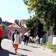 駅より少しわかりにくい道を7-8分　右に行く