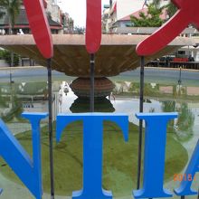 ナンプ広場の中央の噴水の池の様子です。張られた水の様子です。