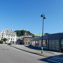 街から展望台が見える