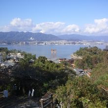 大鳥居から対岸の宮島口まで、素晴らしい眺めでした