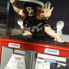 アスパム前のポストにはねぶたが乗っていました。