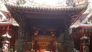 繁華街のマ祖廟