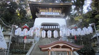 江の島の象徴のような門