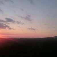 部屋から見た三原山と日の出