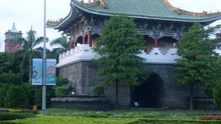 現存する４つの門のひとつ