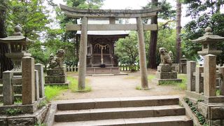 ひっそり佇む神社