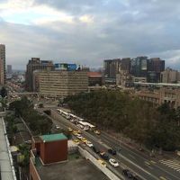 台湾駅を見下ろします。