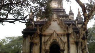白漆喰の寺院