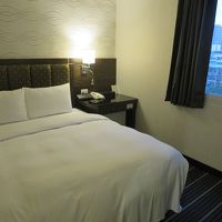 少し狭いですが、明るいお部屋でした