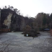 公園全体を観音像の展望台から見た