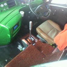 ノンカイまでの長距離バスの運転席です。５時間の運転を託します