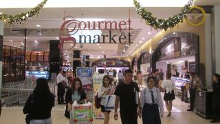 クリスマスの飾り付けが始まりました