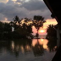 ロビーのロータスポンド