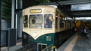 レトロな路面電車は新幹線を降りてすぐ！