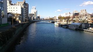 景観を楽しめる徳島市街地を流れる川