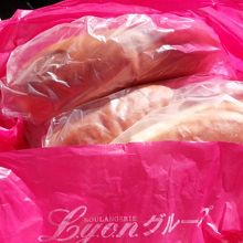 コッペパンとリヨンでおなじみピンクの袋