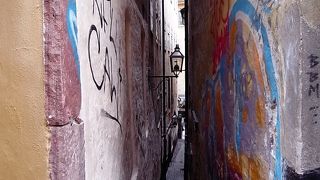 本当に狭い通りです