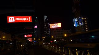 バスの番号をよく確認してから乗り込んでください