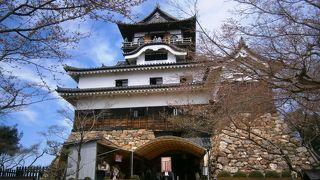 現存する日本最古の天守閣