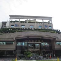 立派な外観　　周辺は静か