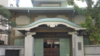 本堂の色使いが印象的でした