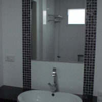 綺麗な洗面台です。明るいバスルームは、とても快適です。