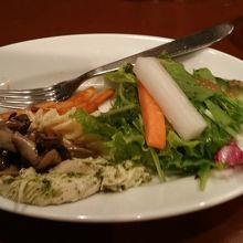 食べ放題のサラダ、前菜