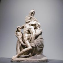 ピエタです。こちらはガラスなし。なぜ？