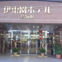 入口は商店街の中にあります