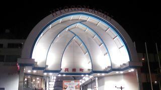 所々イルミネーションが点灯しています