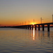 ＪＲ東日本鹿島線の鉄橋と夕陽