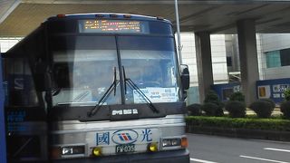 台北市街へはちょっと離れてる空港