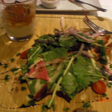 前菜にはオマールえび半身のサラダ料理をチョイス。美味しかった