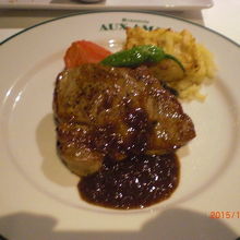 メインはステーキを選びました。ソースもお肉も美味しかったです