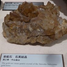 当地の鉱山における金鉱石