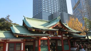 都心のど真ん中にある綺麗な神社