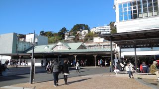 熱海駅前の足湯