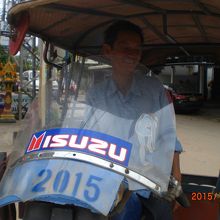 ビエンチャンのトゥクトゥクです。バーツとキップの差異でボラれ