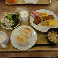 朝食は定番の感じ