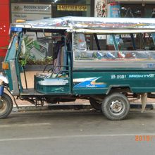 原則：客待ちのトゥクトゥクよりも、移動中のトゥクトゥクを探せ