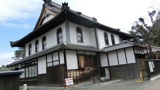 立派な建物