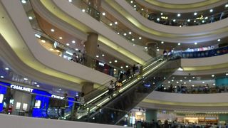 駅直結の大きなショッピングモール