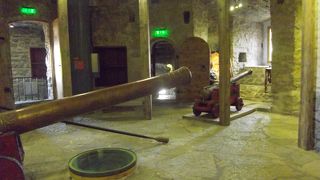 地下通路ツアーは予約が必要です