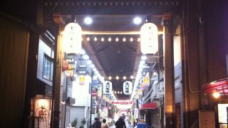 夜行っても人いっぱい